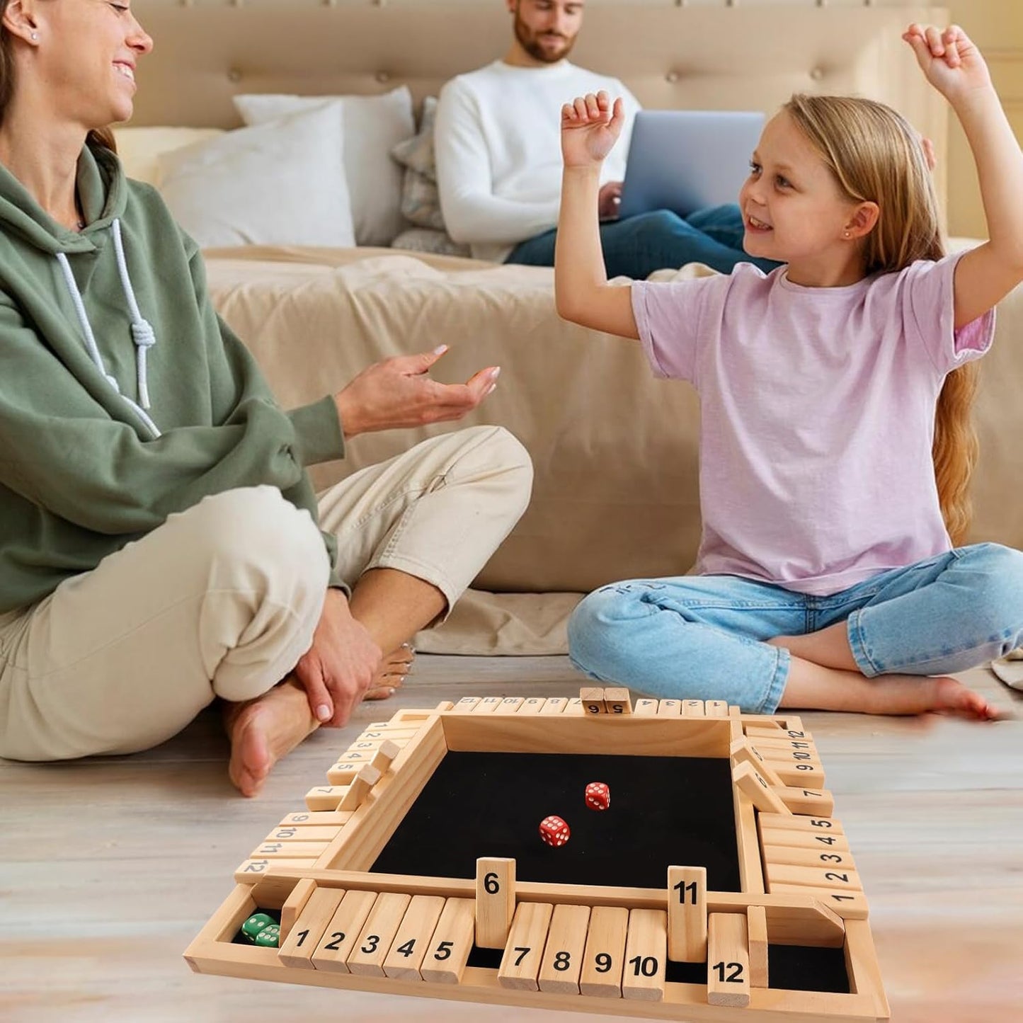 GSE Games & Sports Expert 1-4 Player Wooden Shut The Box Board Game with 8 Dice. 4-Way 12 Numbers Shut The Box Dice Set of Popular English Pub Board Game - Natural Wood