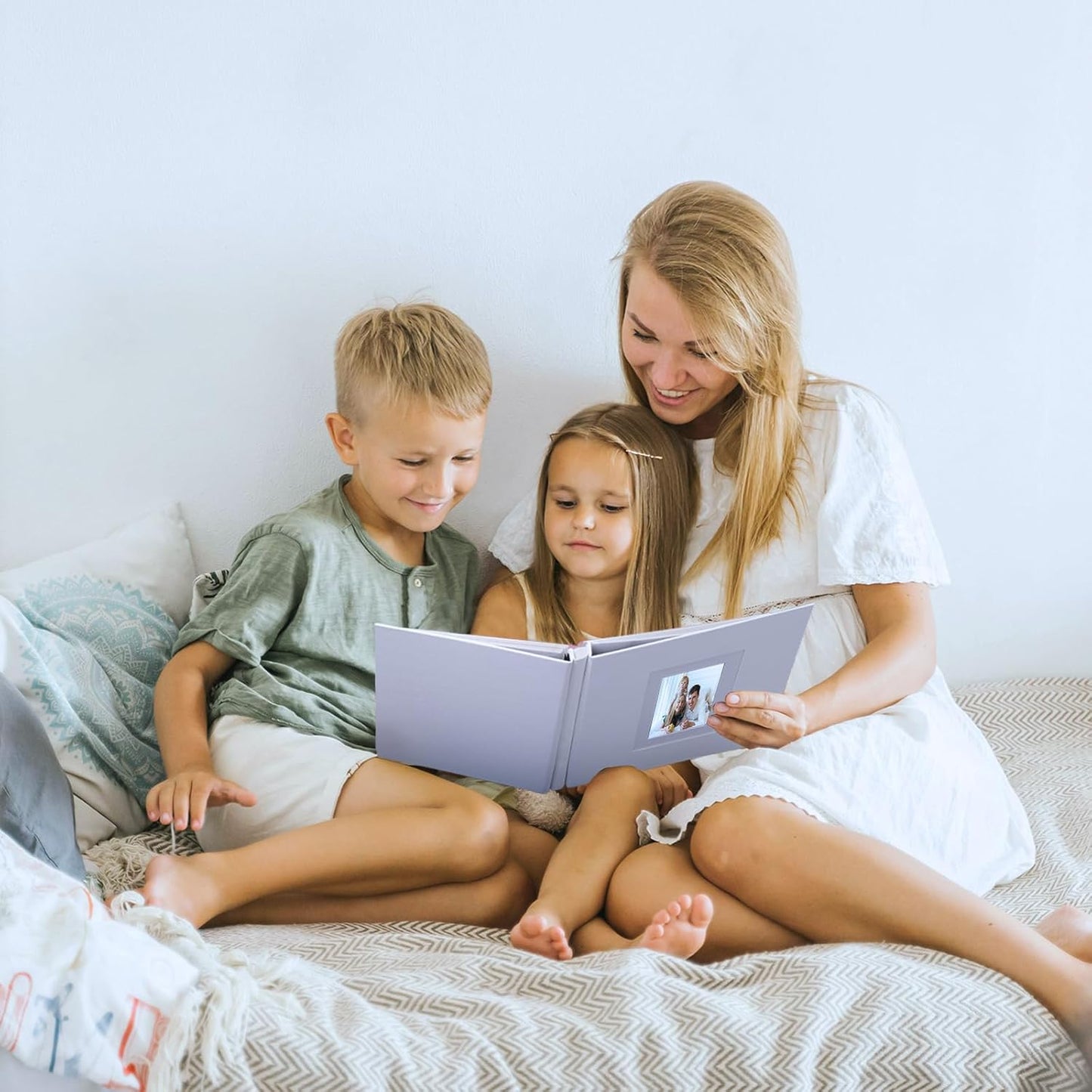 Photo Album Self Adhesive Pages Scrapbook Large Magnetic Photo Albums with Sticky Pages Scrapbooks for Wedding Baby for 4x6 5x7 8x10 Picture Photo Books 13.2x12.8 White 40 Pages