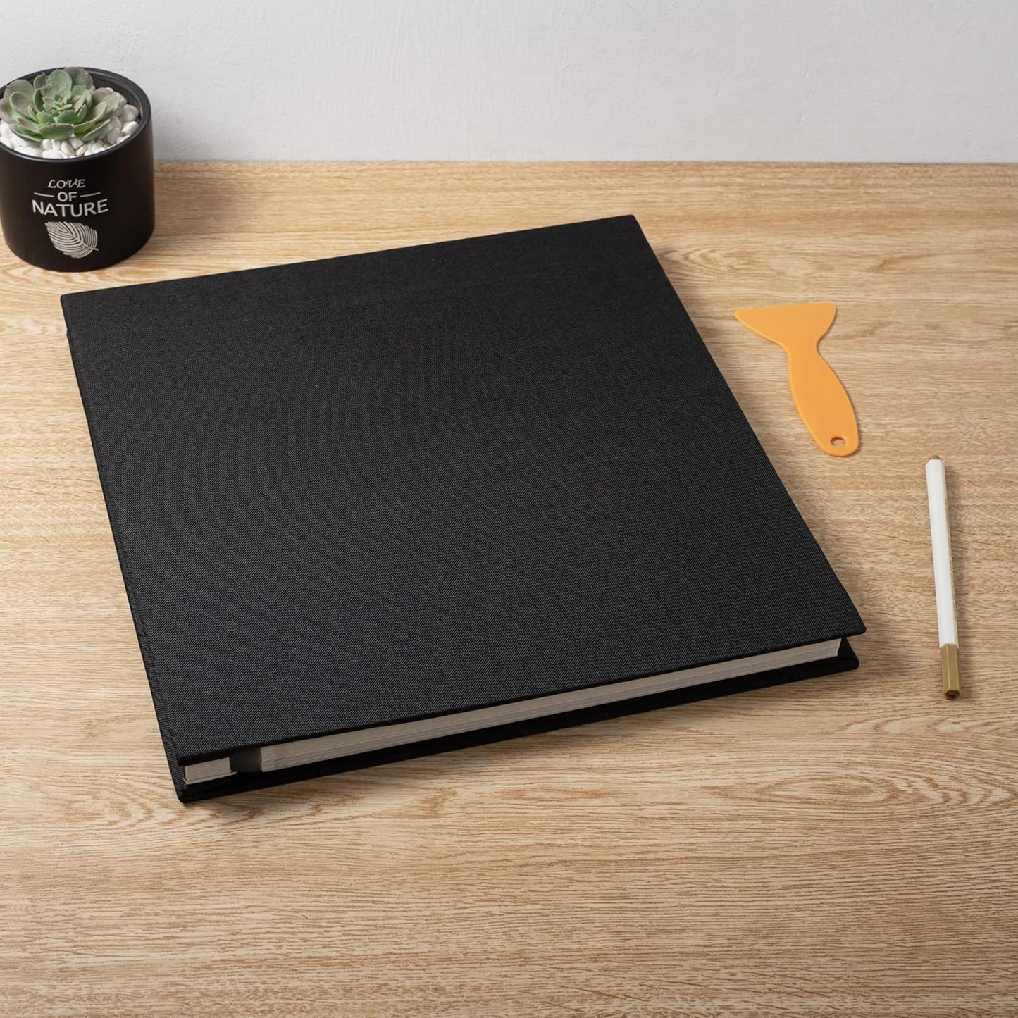 Large Photo Album Self Adhesive Scrapbook Album for 4×6 5×7 8×10 Pictures DIY Magnetic Linen Cover Album 40 Pages for Family Wedding Gifts with Metal Pen and Plastic