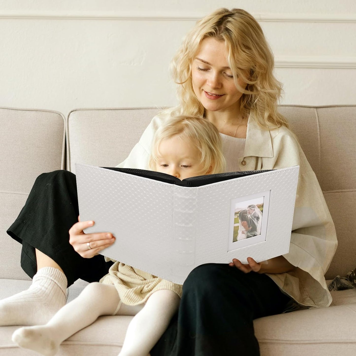 RECUTMS Photo Album 4x6 800 Photos Large Capacity Memories Photo Album for Wedding Family Baby Anniversary Pictures Leather Cover Picture Album Book with Black Inner Pages(White)