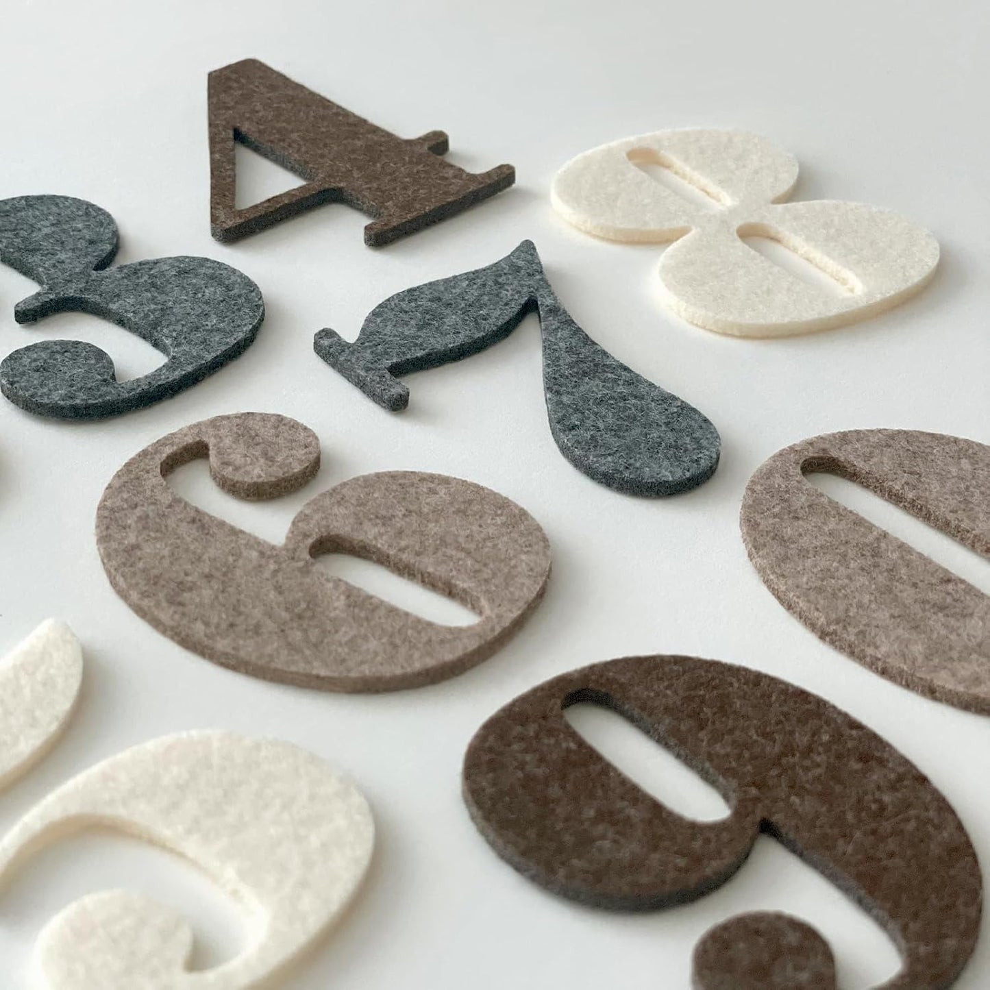 Felt Speech Bubble Baby Monthly Milestone Signs, First Year Baby Photo Prop | Birth Announcement, Growth Tracking, Gender Neutral Baby Shower, Newborn Gift (Neutral)