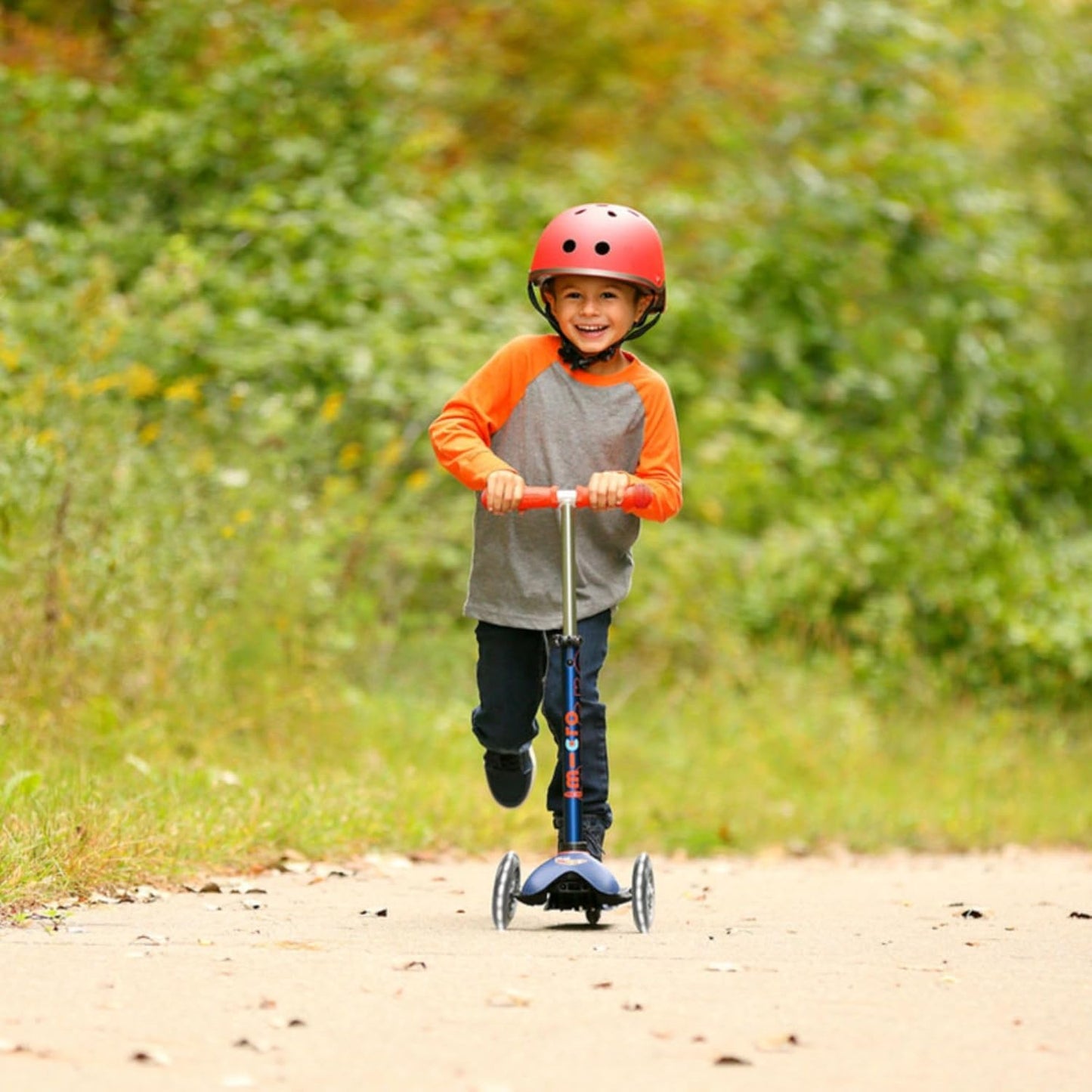 Micro Kickboard Mini Deluxe LED Three-Wheeled Lean-to-Steer Swiss-Designed Micro Scooter