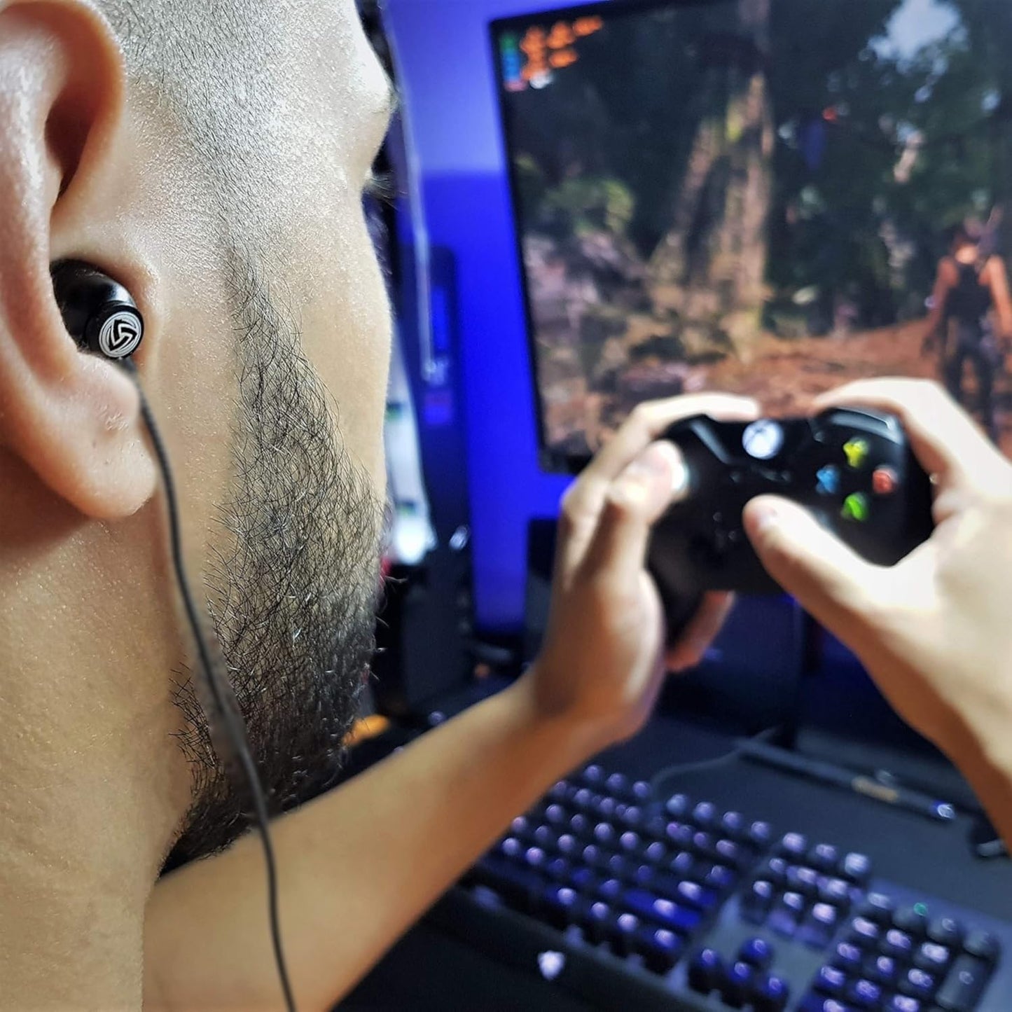 LUDOS Clamor USB C Headphones for iPhone 16 15 Pro Max Plus iPad Pro, 5 Years Warranty, USB-C Earbuds for Samsung Galaxy S24 S23 Ultra S22 S21 FE S20 A55 A54 A53, USB Type C Earphones - Black