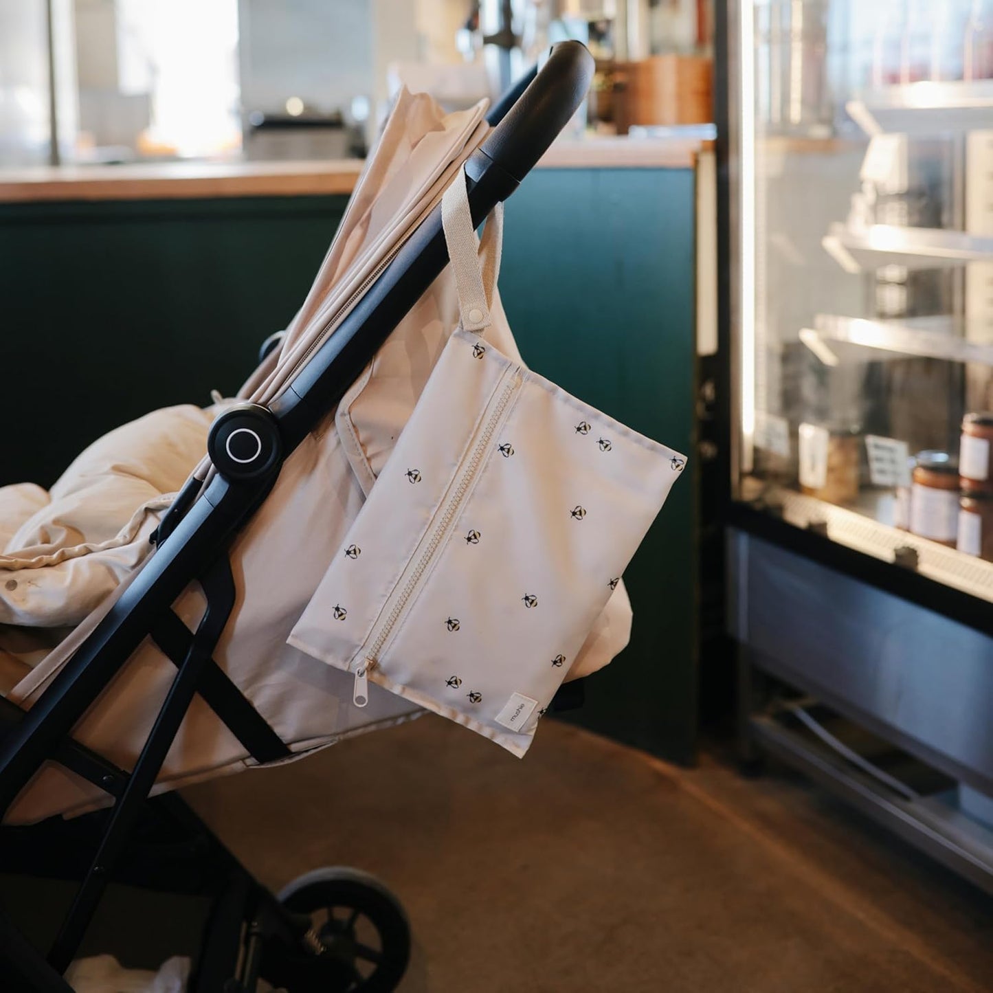 mushie Water Resistant Wet Bags | Large & Small Reusable Storage Bag for Baby Items and Travel | Zippered Pockets with Handle | Machine Washable, Set of 2 (Retro Flowers)