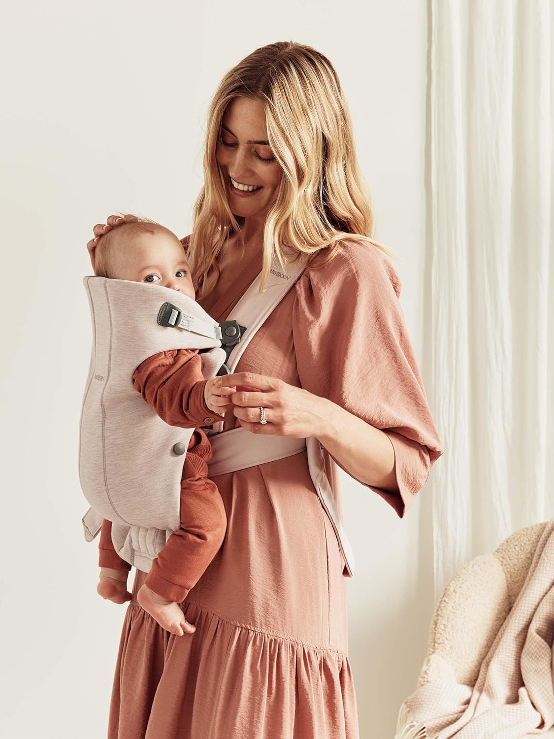 BabyBjörn Baby Carrier Mini, 3D Jersey, Light Beige | Newborn Carrier (7-25 lbs), Ergonomic, Easy-to-Use