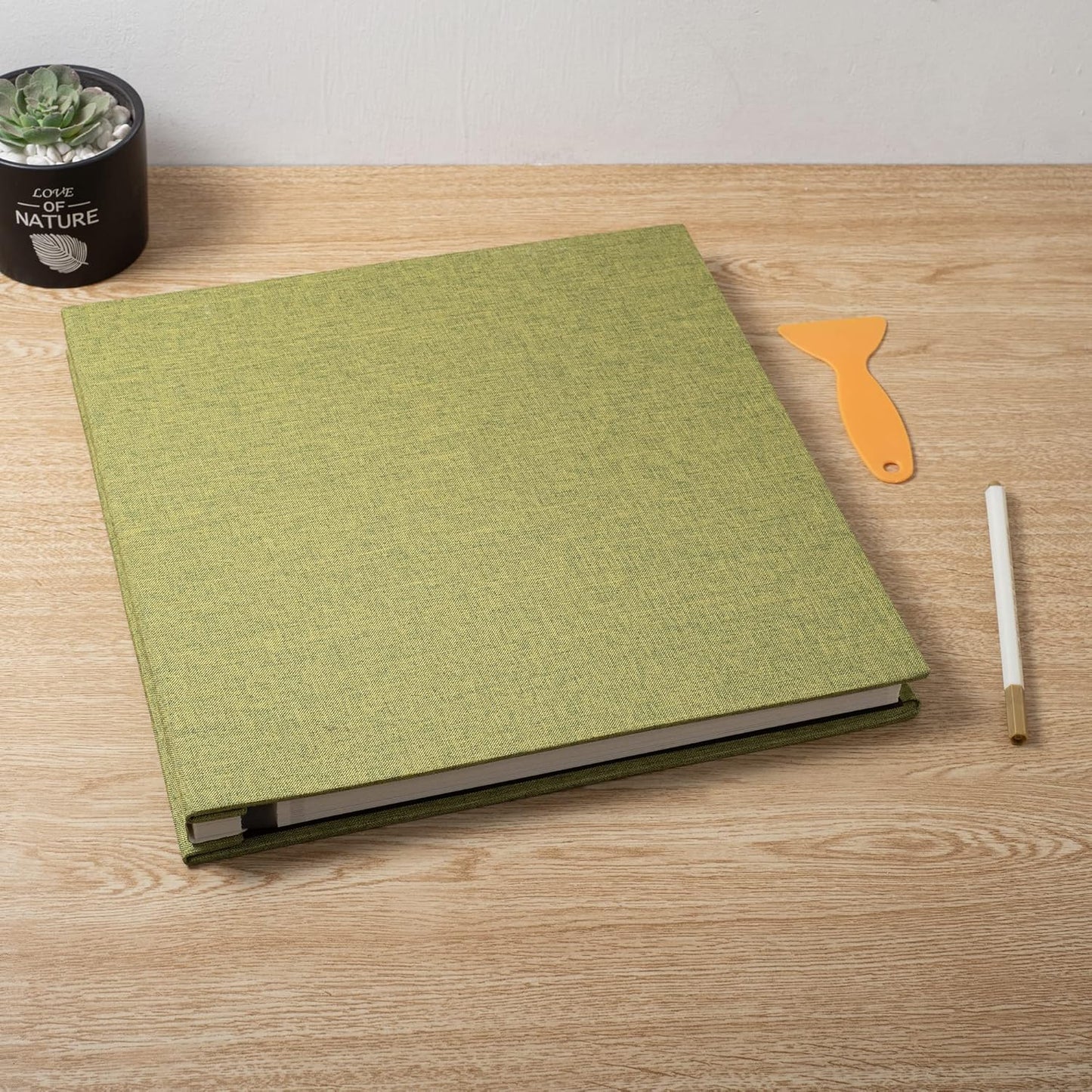 Large Photo Album Self Adhesive Scrapbook Album for 4×6 5×7 8×10 Pictures DIY Magnetic Linen Cover Album 40 Pages for Family Wedding Gifts with Metal Pen and Plastic Board