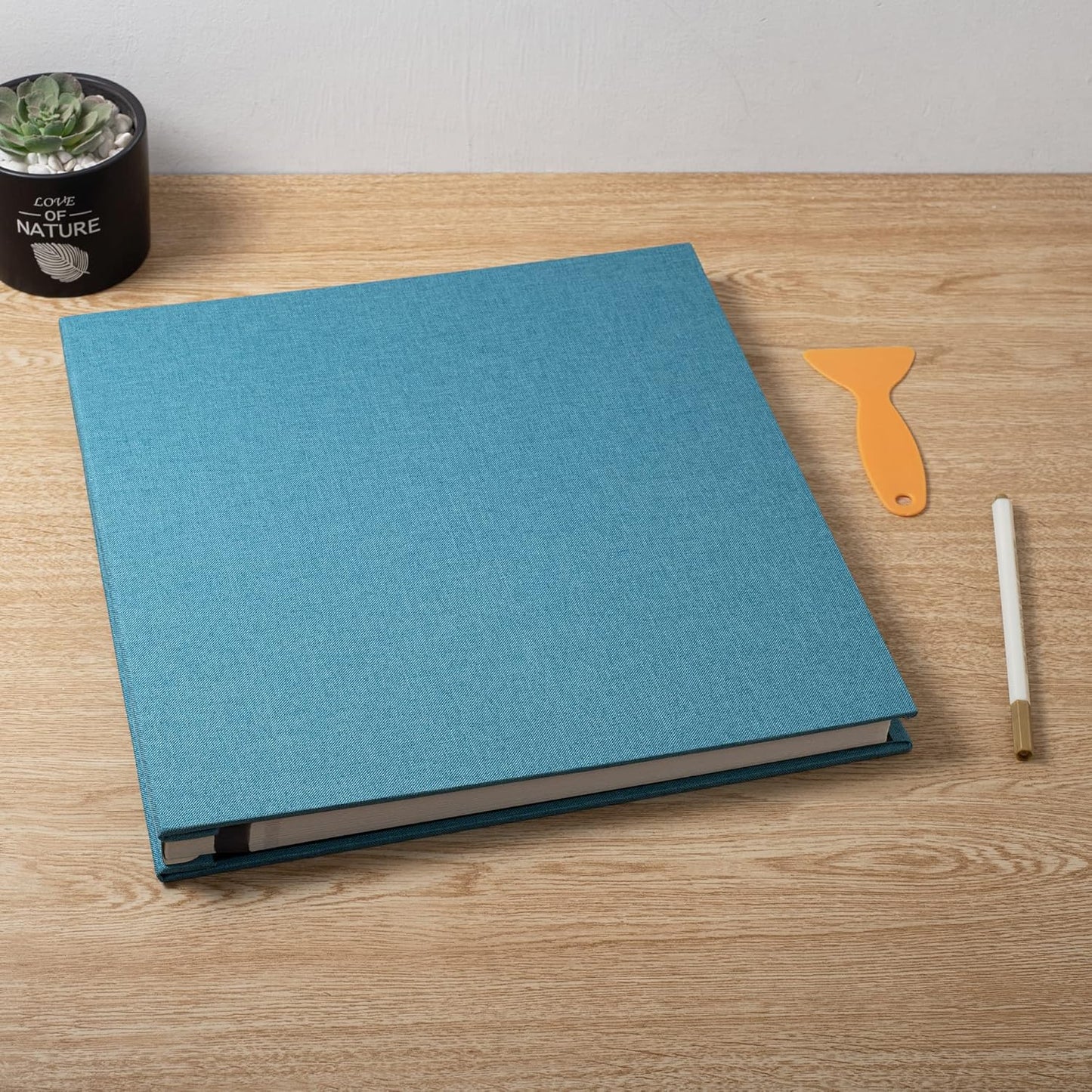 Large Photo Album Self Adhesive Scrapbook Album for 4×6 5×7 8×10 Pictures DIY Magnetic Linen Cover Album 60 Pages for Family Wedding Gifts with Metal Pen and Plastic Board